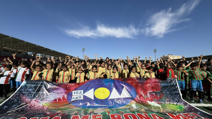 Amedspor Forması Rojava Çocuklarına Ulaştı