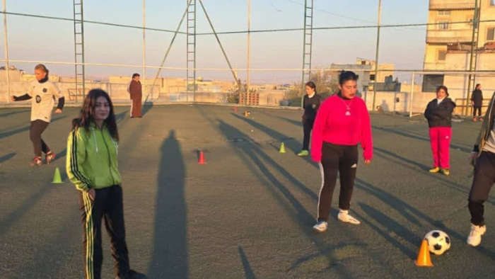 Kobanê Kadın Futbol Takımı İdmanlara Başladı